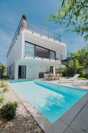 Villa Cordouan avec piscine en bord de mer
